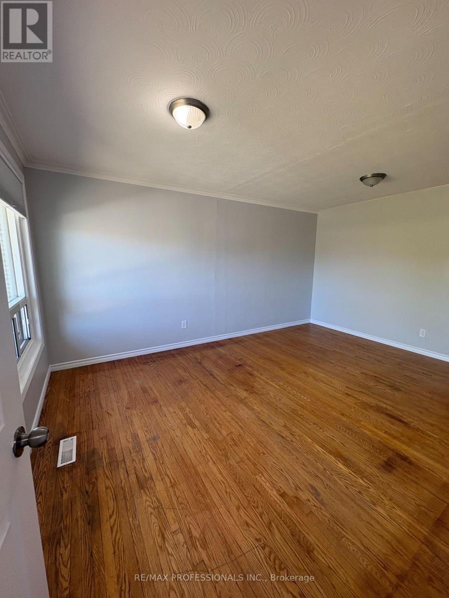 Main - 130 Duncanwood Drive, Toronto, Ontario  M9L 2E1 - Photo 6 - W12465048