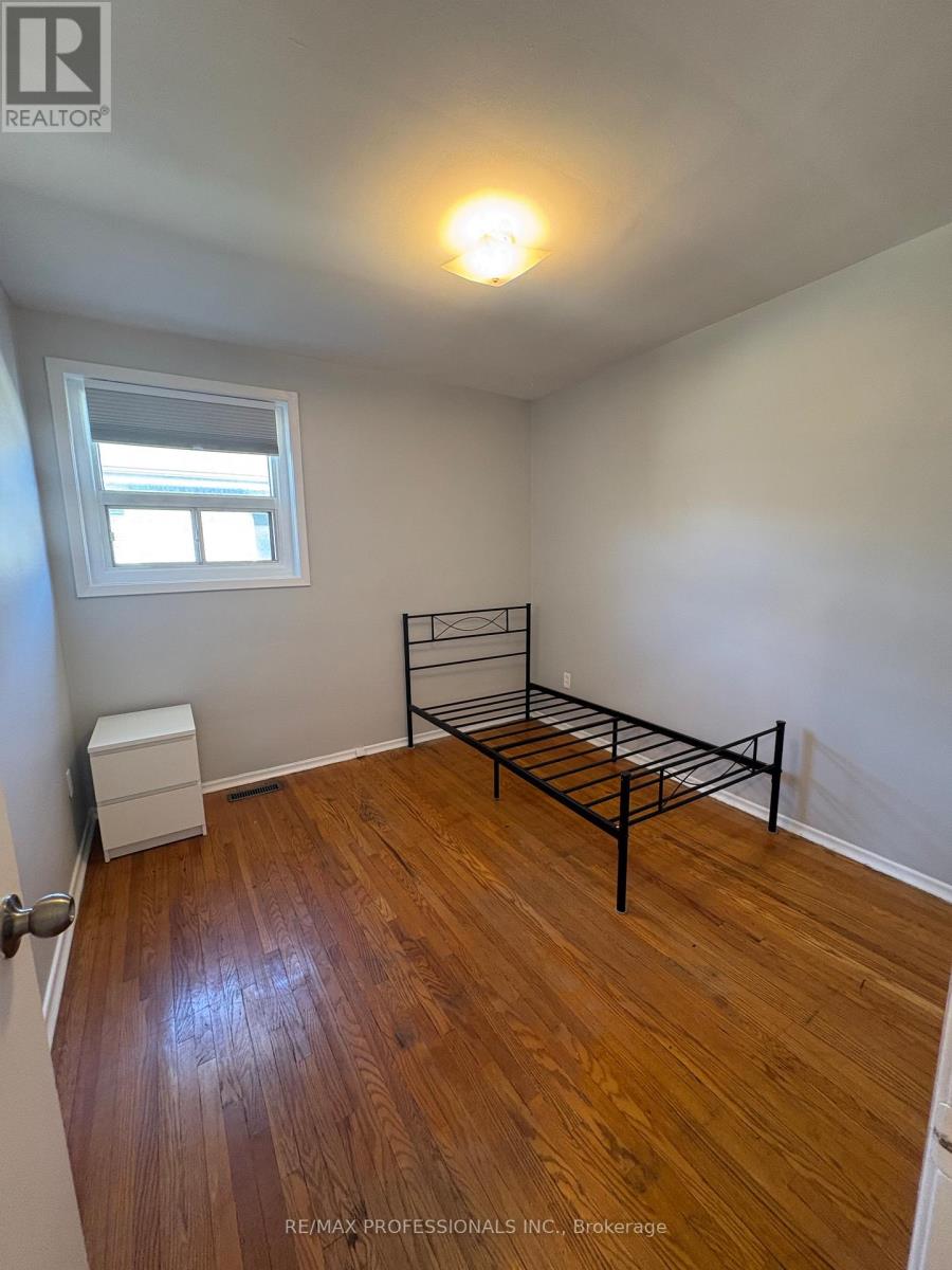 Main - 130 Duncanwood Drive, Toronto, Ontario  M9L 2E1 - Photo 9 - W12465048