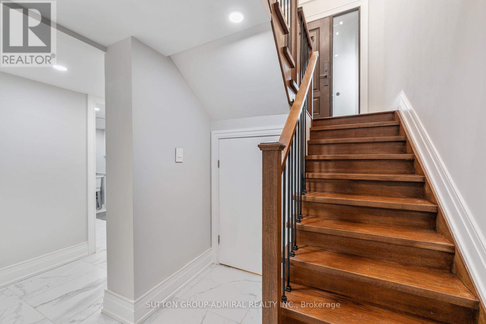 41 Waterford Drive, Toronto (Willowridge-Martingrove-Richview), Ontario  M9R 2N5 - Photo 19 - W12465060