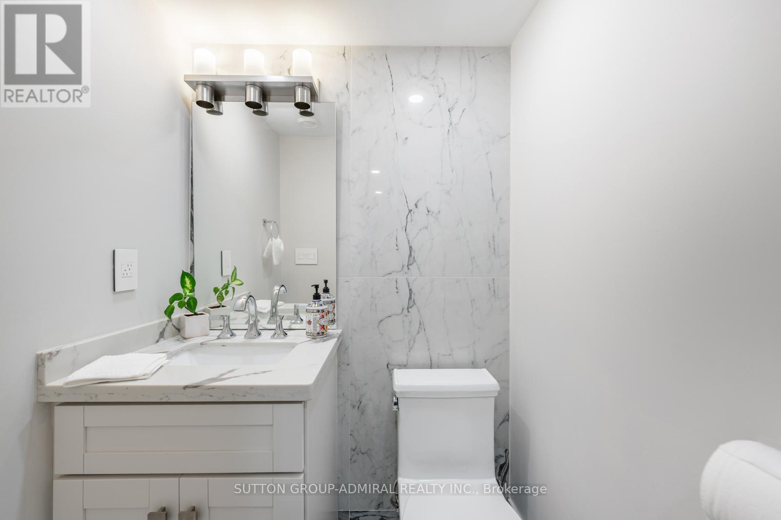 41 Waterford Drive, Toronto (Willowridge-Martingrove-Richview), Ontario  M9R 2N5 - Photo 21 - W12465060