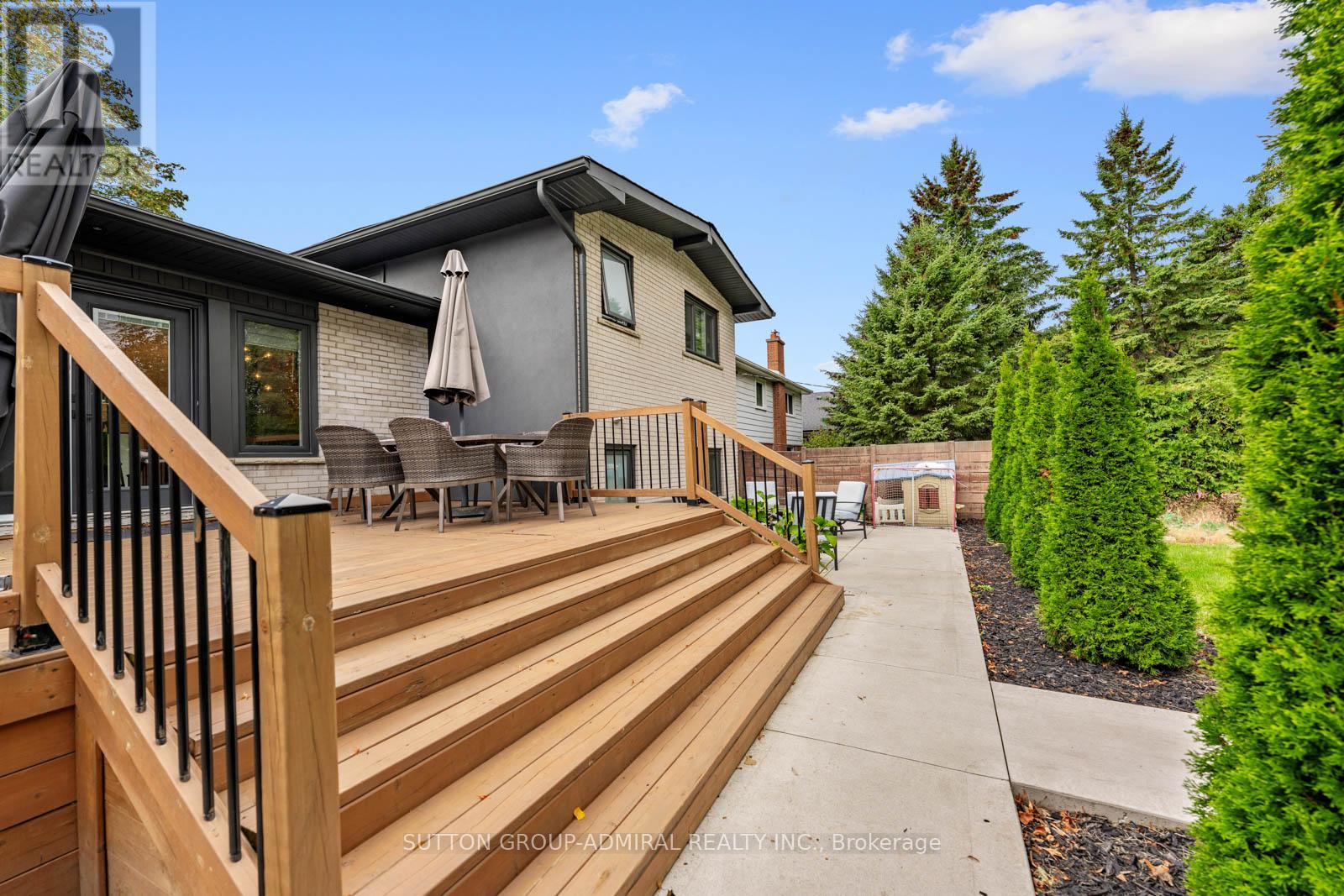 41 Waterford Drive, Toronto (Willowridge-Martingrove-Richview), Ontario  M9R 2N5 - Photo 32 - W12465060