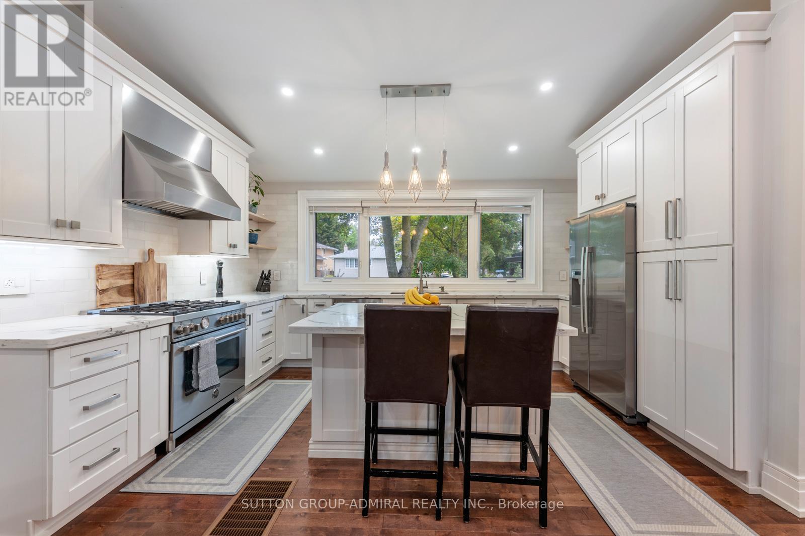 41 Waterford Drive, Toronto (Willowridge-Martingrove-Richview), Ontario  M9R 2N5 - Photo 4 - W12465060