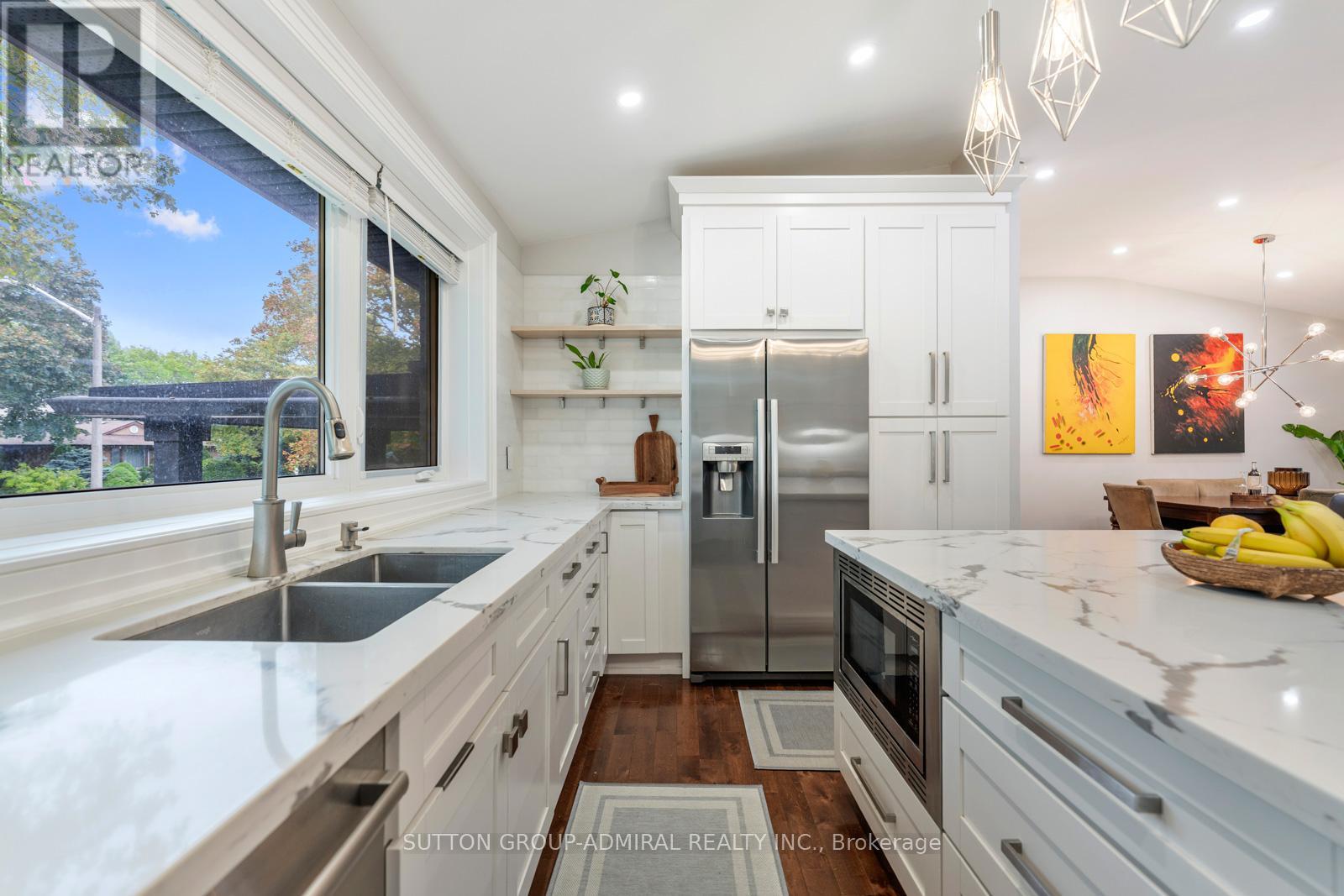 41 Waterford Drive, Toronto (Willowridge-Martingrove-Richview), Ontario  M9R 2N5 - Photo 7 - W12465060