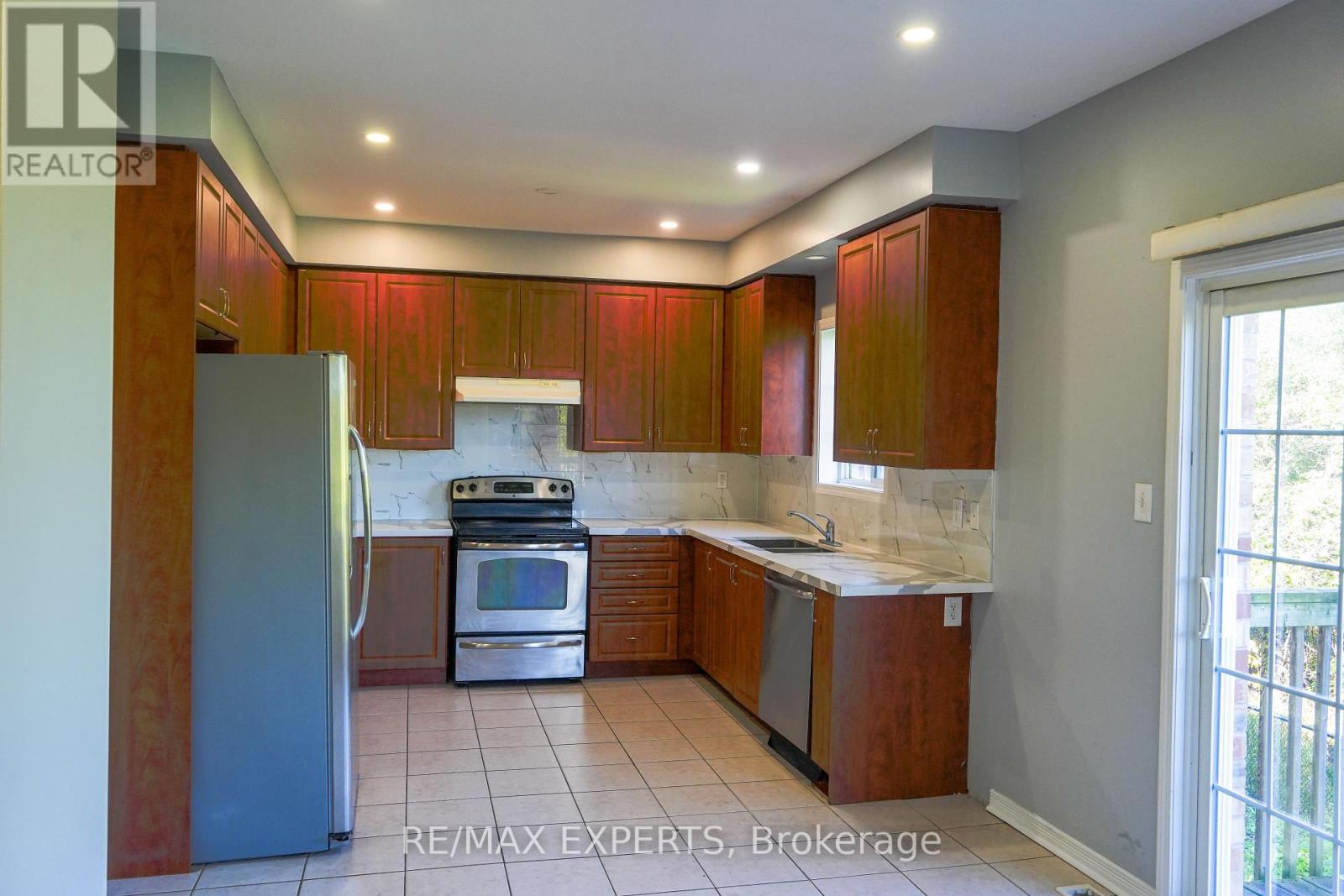 63 Haviland Circle, Brampton, Ontario  L6R 0T7 - Photo 10 - W12465086