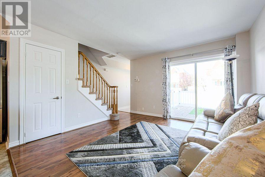 406 - 1701 Lampman Avenue, Burlington (Uptown), Ontario  L7L 6R9 - Photo 4 - W12465091