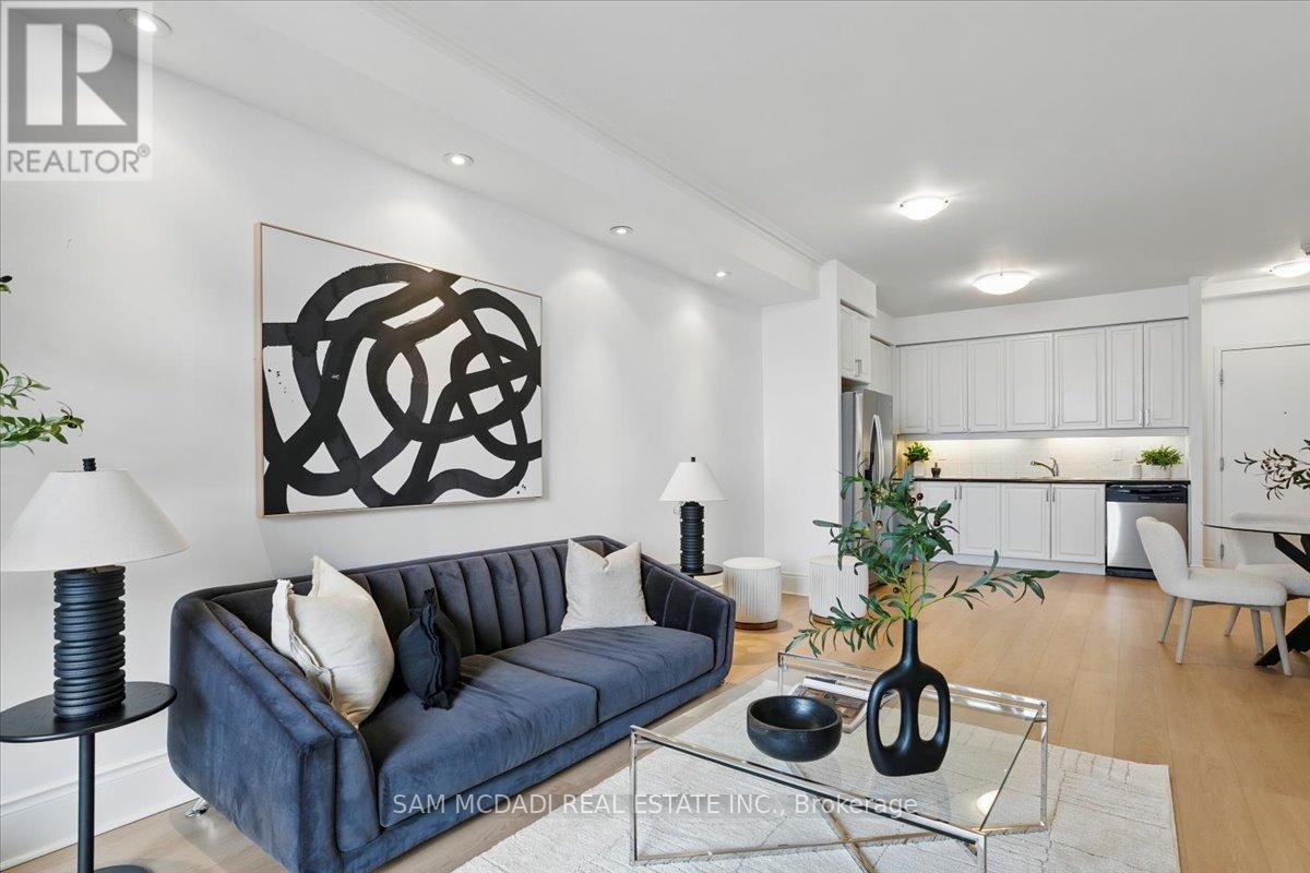 3028 - 3888 Duke Of York Boulevard, Mississauga (City Centre), Ontario  L5B 4P5 - Photo 13 - W12465107
