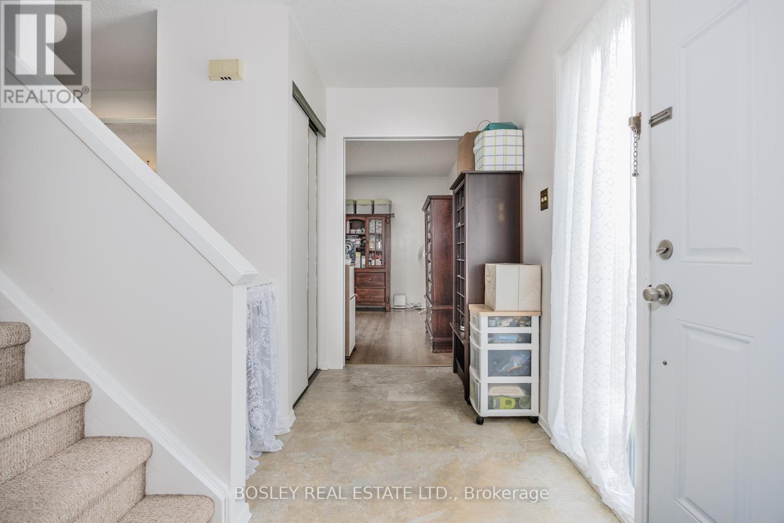 16 Grand River Court, Brampton, Ontario  L6S 2J8 - Photo 12 - W12465109