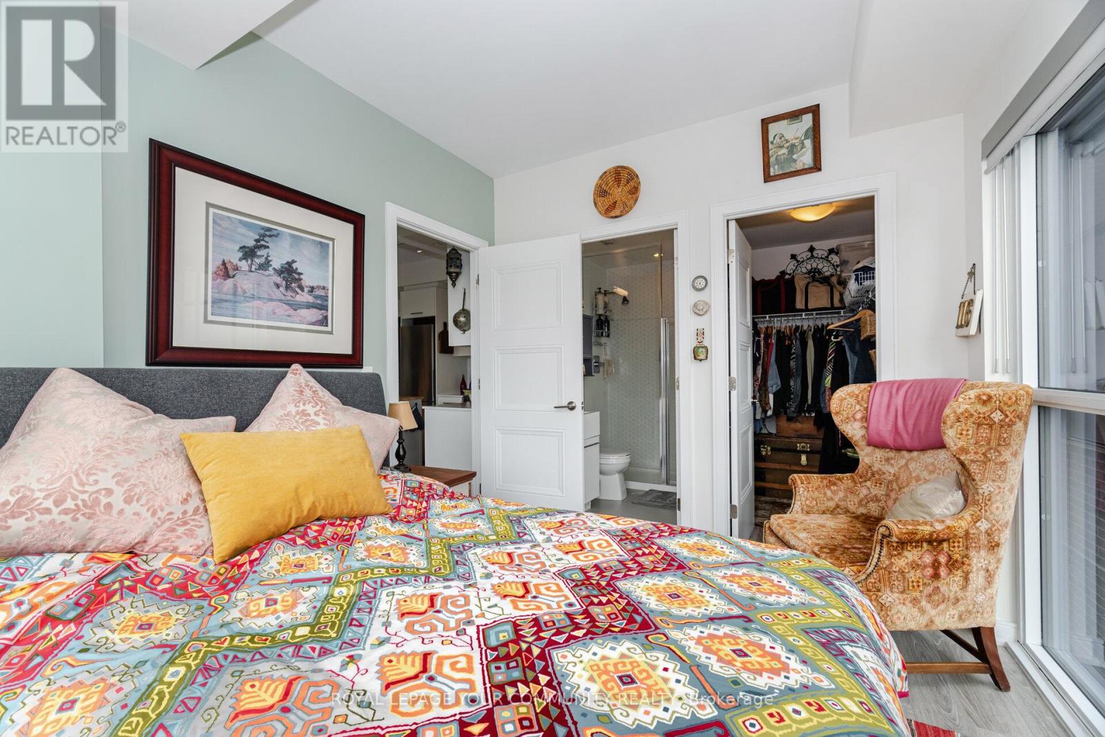 512 - 1 Neighbourhood Lane, Toronto (Stonegate-Queensway), Ontario  M8Y 0C2 - Photo 18 - W12465120