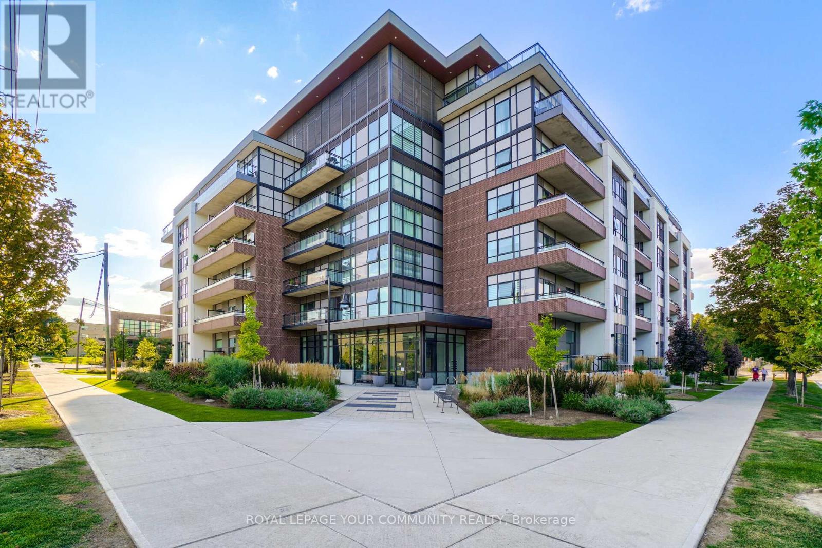 512 - 1 Neighbourhood Lane, Toronto (Stonegate-Queensway), Ontario  M8Y 0C2 - Photo 2 - W12465120