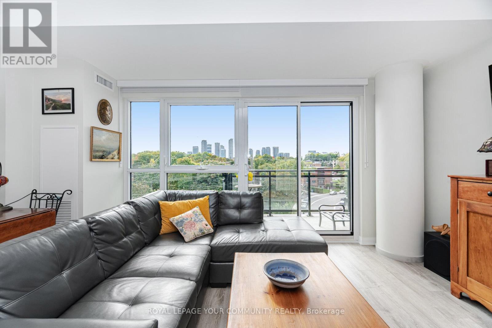 512 - 1 Neighbourhood Lane, Toronto (Stonegate-Queensway), Ontario  M8Y 0C2 - Photo 6 - W12465120