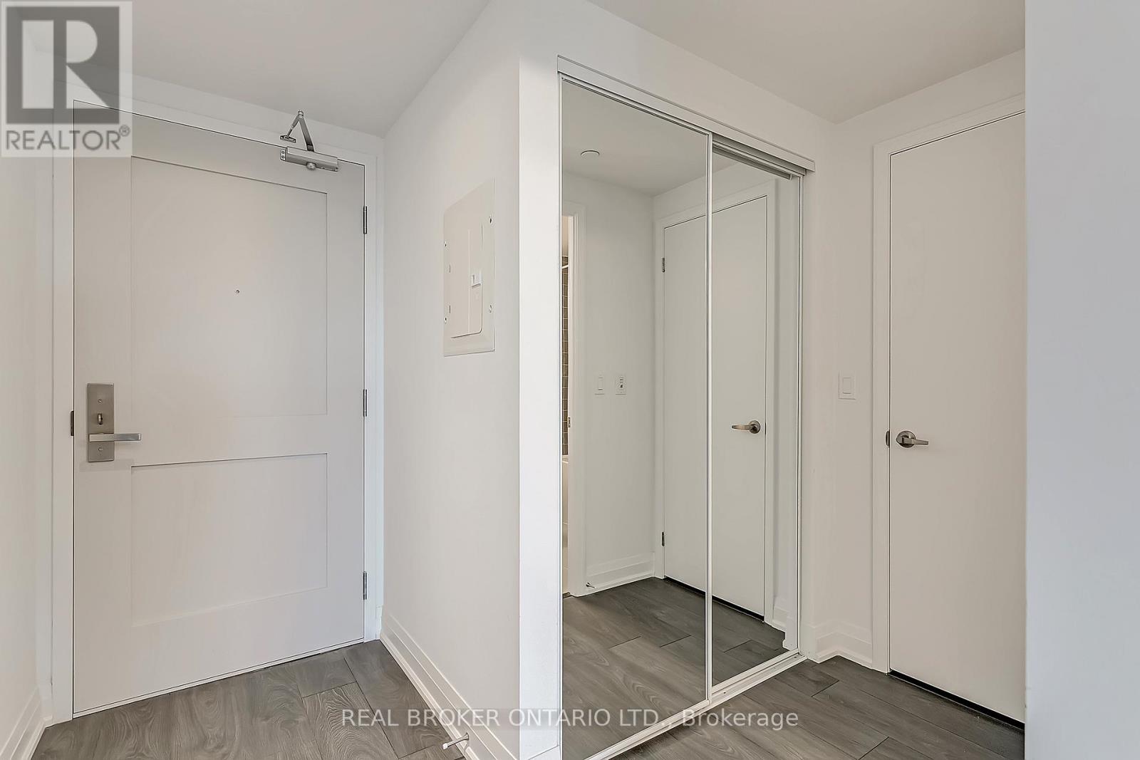 832 - 26 Gibbs Road, Toronto, Ontario  M9B 0E3 - Photo 7 - W12465124