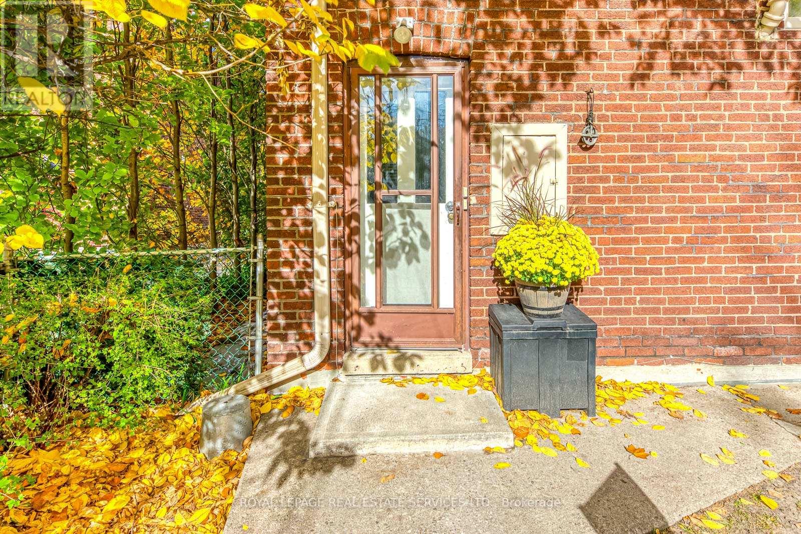4 - 63 High Park Boulevard, Toronto, Ontario  M6R 1M9 - Photo 4 - W12465135