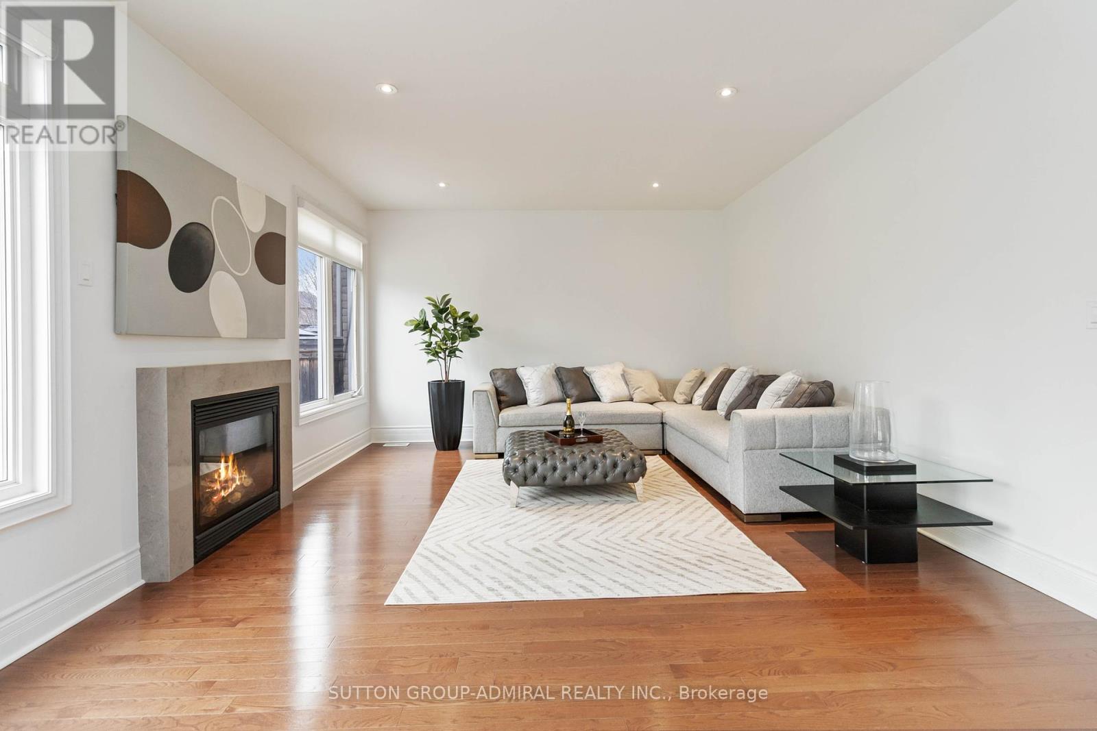 3301 Skipton Lane, Oakville, Ontario  L6M 0K2 - Photo 7 - W12465151