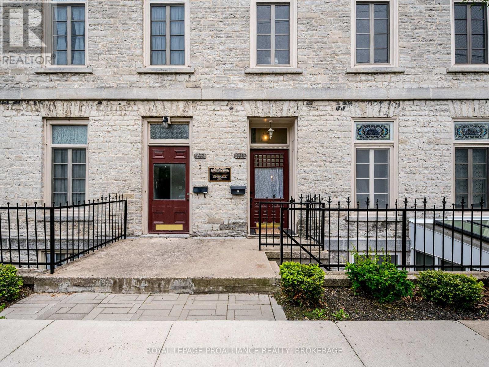 7 - 131 King Street E, Kingston, Ontario  K7L 2Z9 - Photo 4 - X12465356