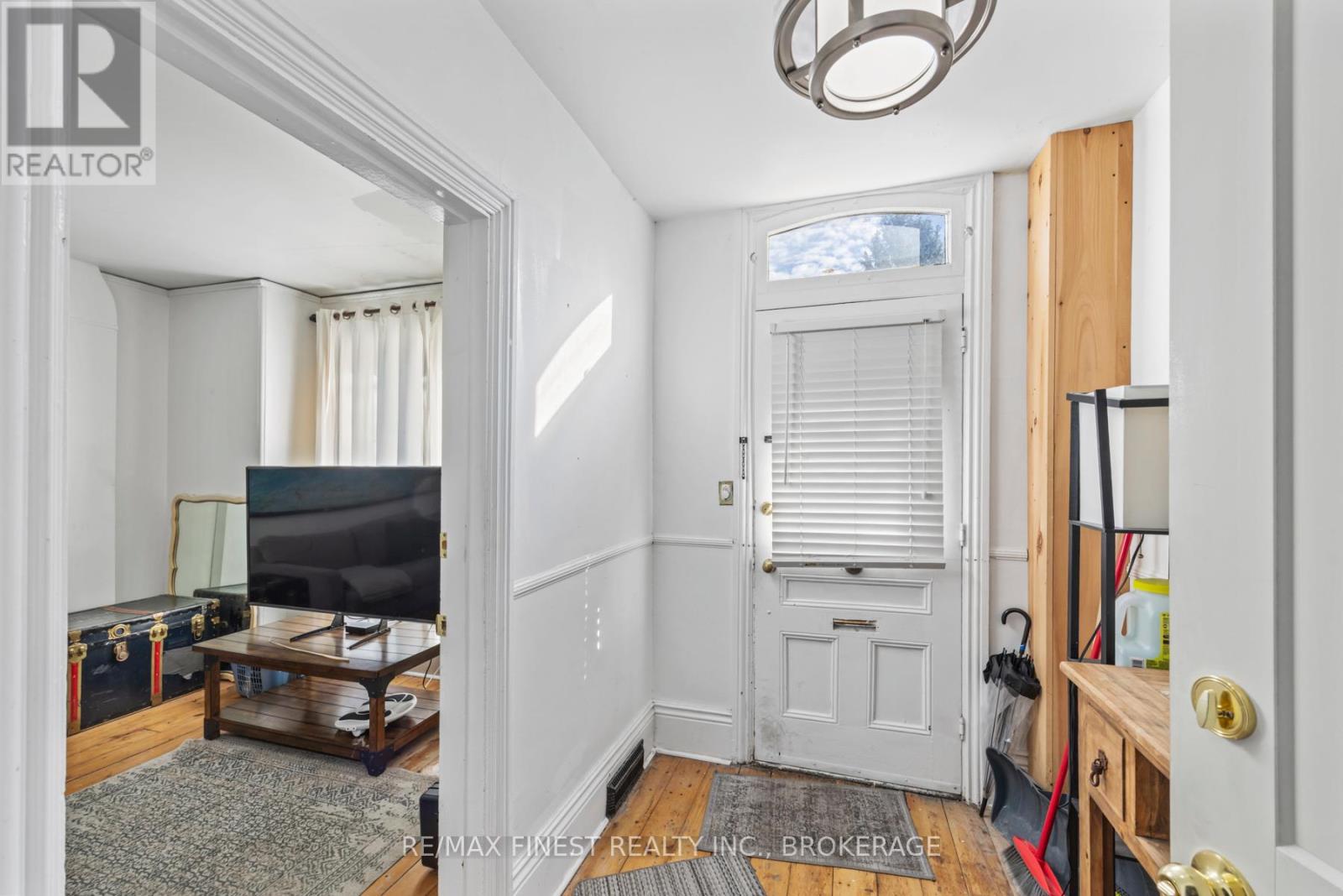 202 Montreal Street, Kingston, Ontario  K7K 3G4 - Photo 5 - X12465373