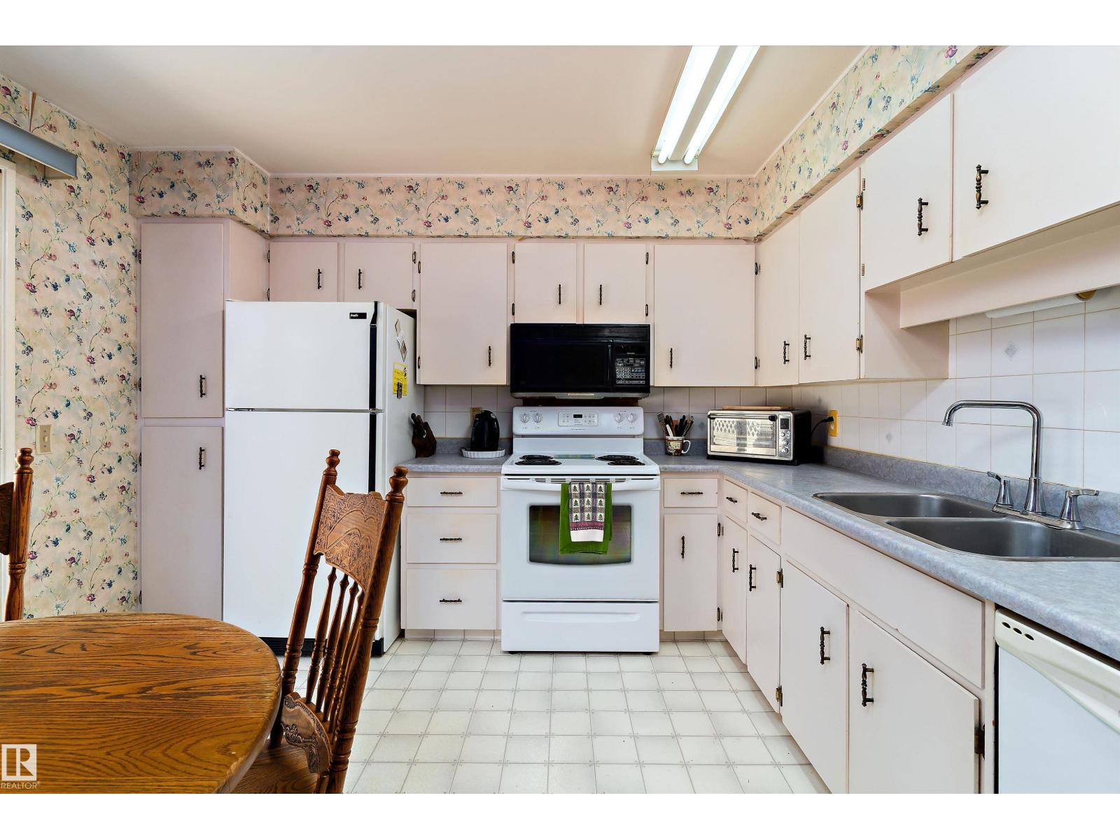 2 Greenbrier Cr, St. Albert, Alberta  T5W 3J9 - Photo 7 - E4462276