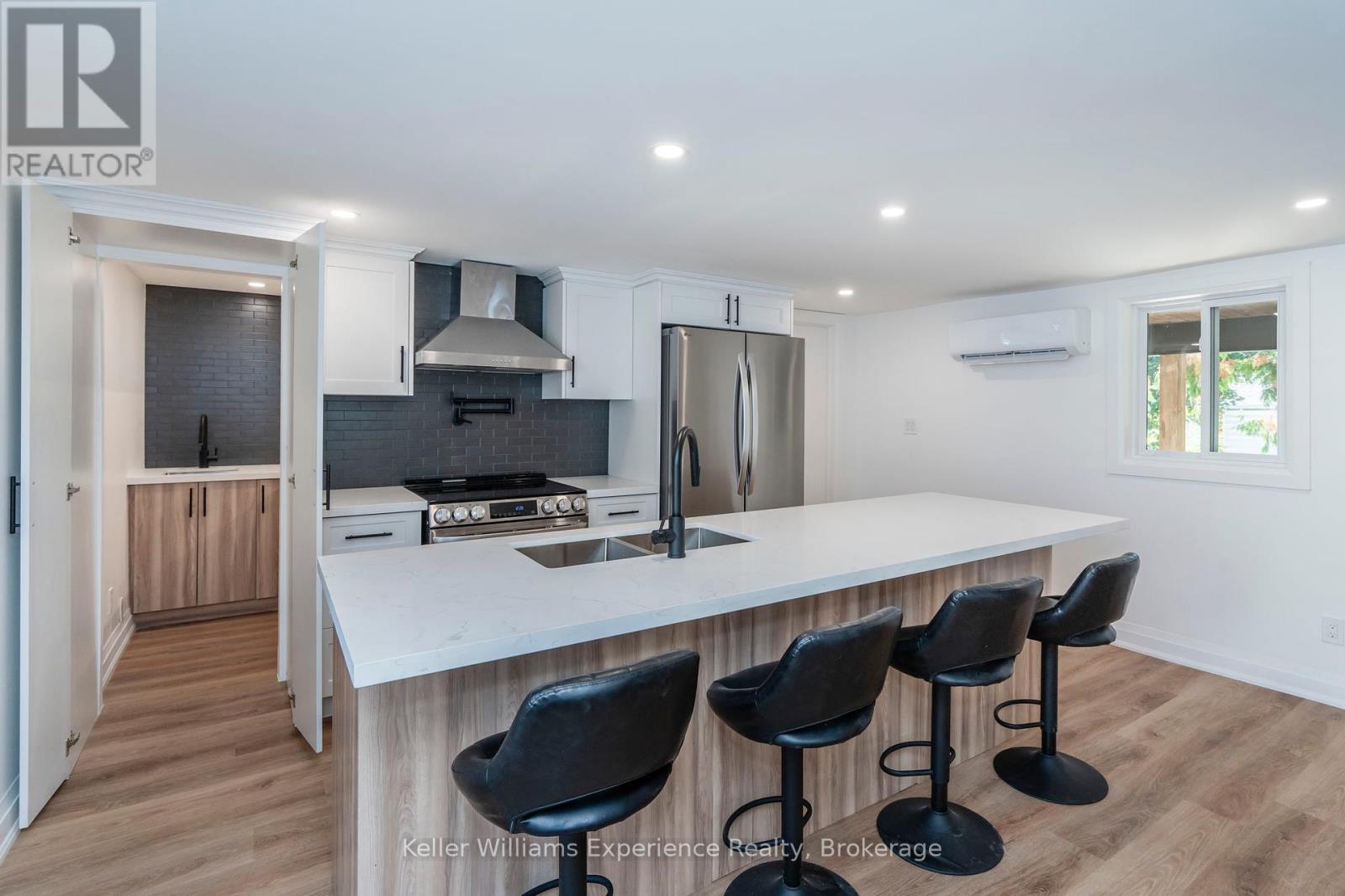 3355 Muskoka Street, Severn, Ontario  L0K 2B0 - Photo 7 - S12464892