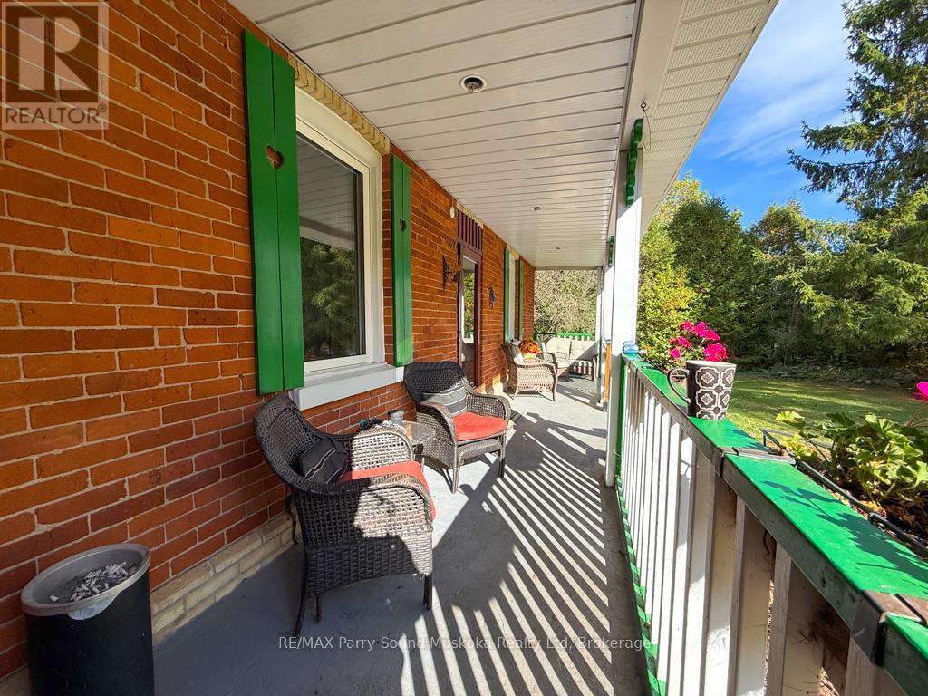 1862 Division Road W, Severn, Ontario  L3V 6H2 - Photo 4 - S12464963