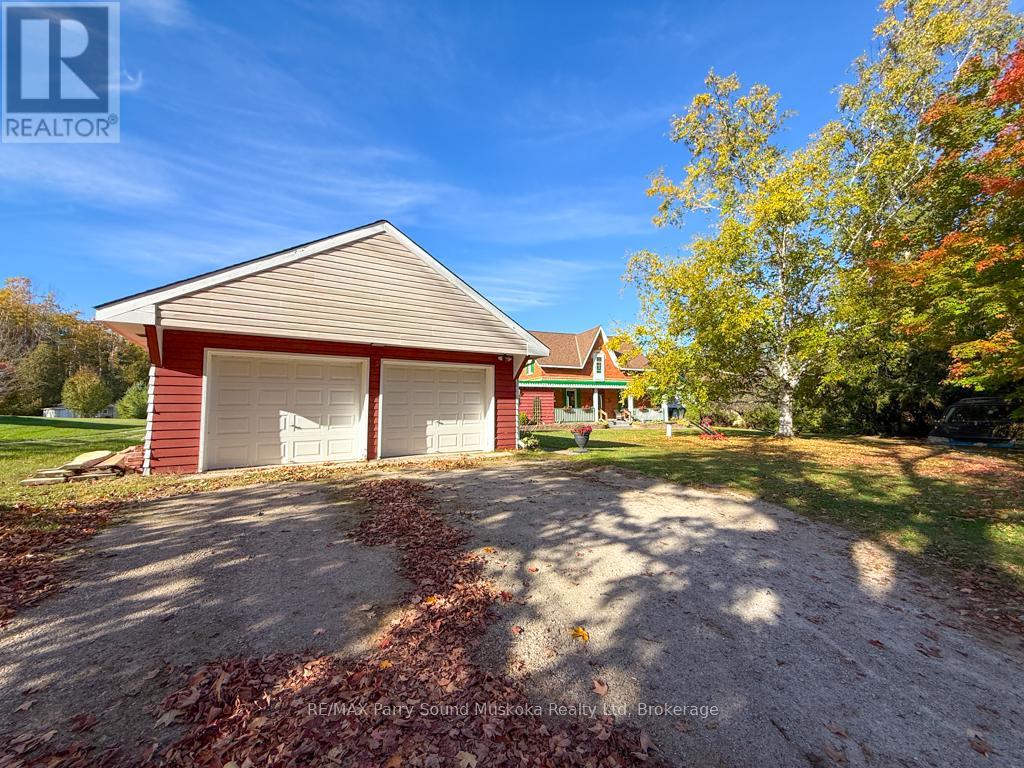 1862 Division Road W, Severn, Ontario  L3V 6H2 - Photo 3 - S12464963