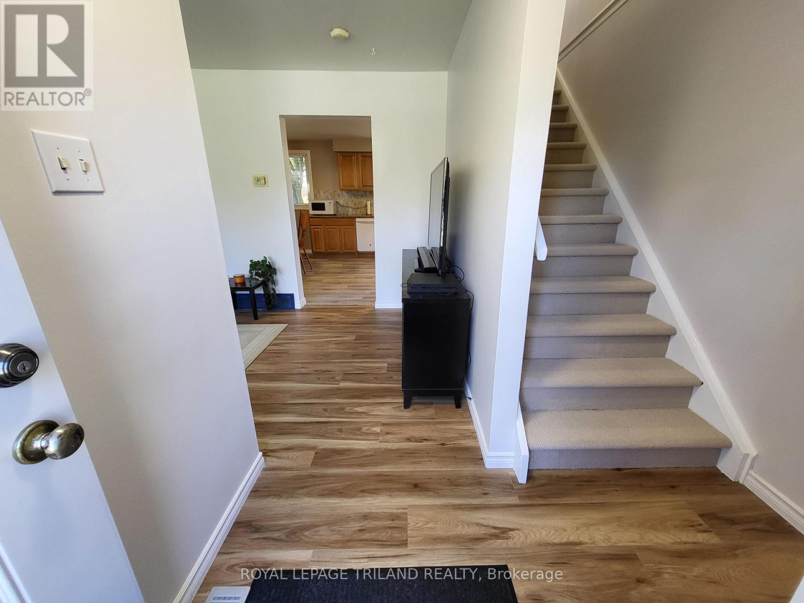 30 Culver Court, London East, Ontario  N5V 3E8 - Photo 6 - X12465283