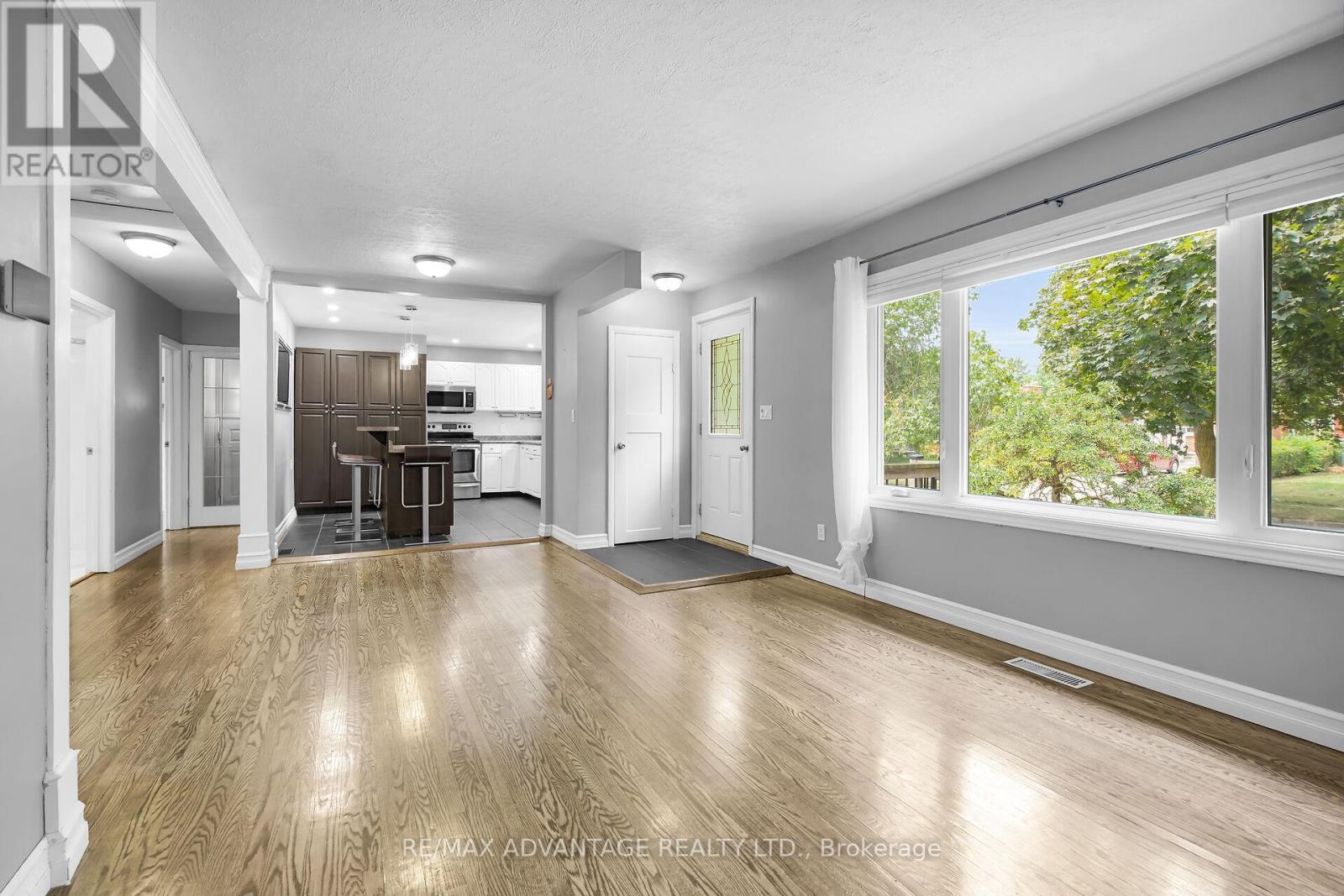 189 Kirkland Crescent, London East, Ontario  N5W 5C2 - Photo 10 - X12465346