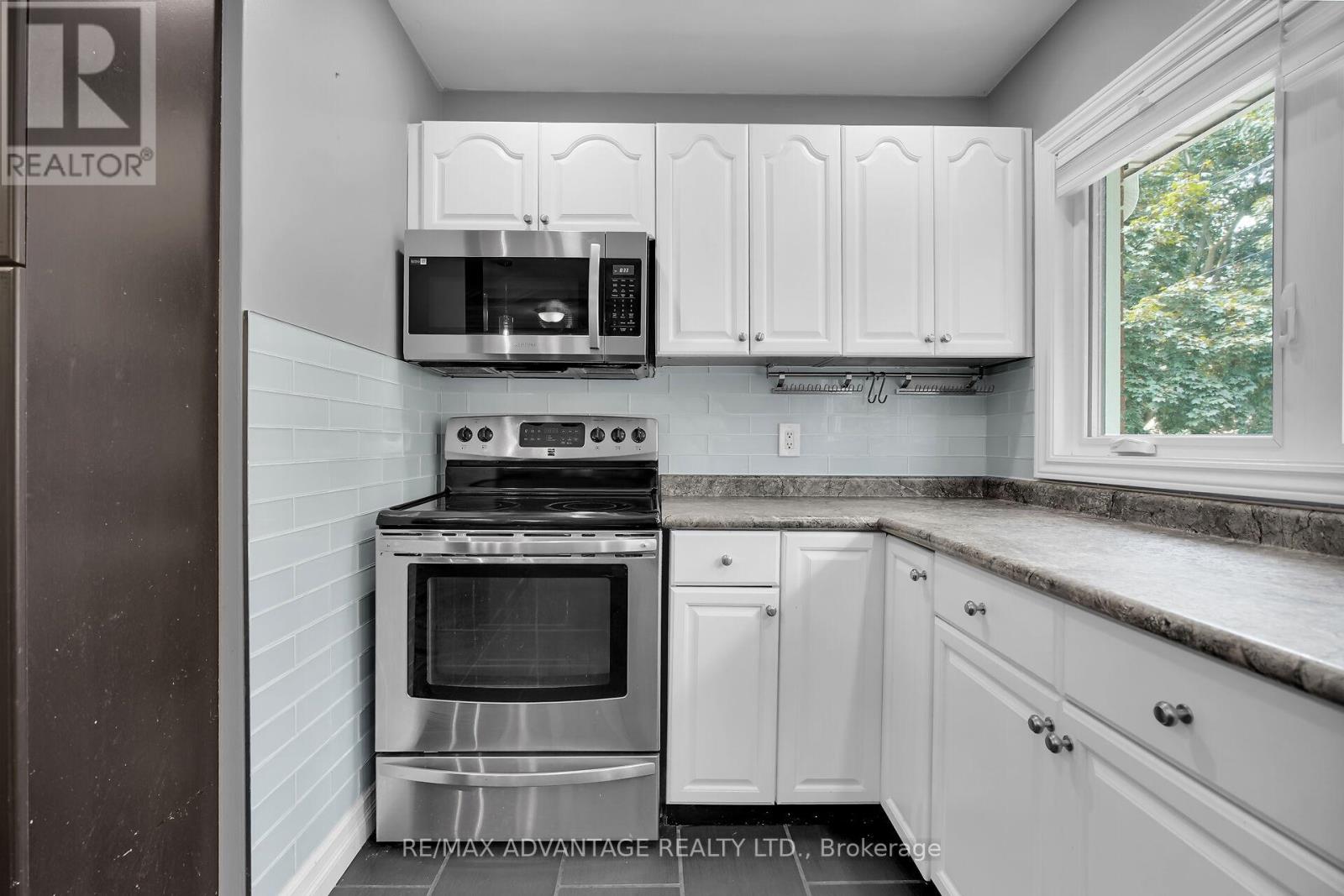 189 Kirkland Crescent, London East, Ontario  N5W 5C2 - Photo 14 - X12465346