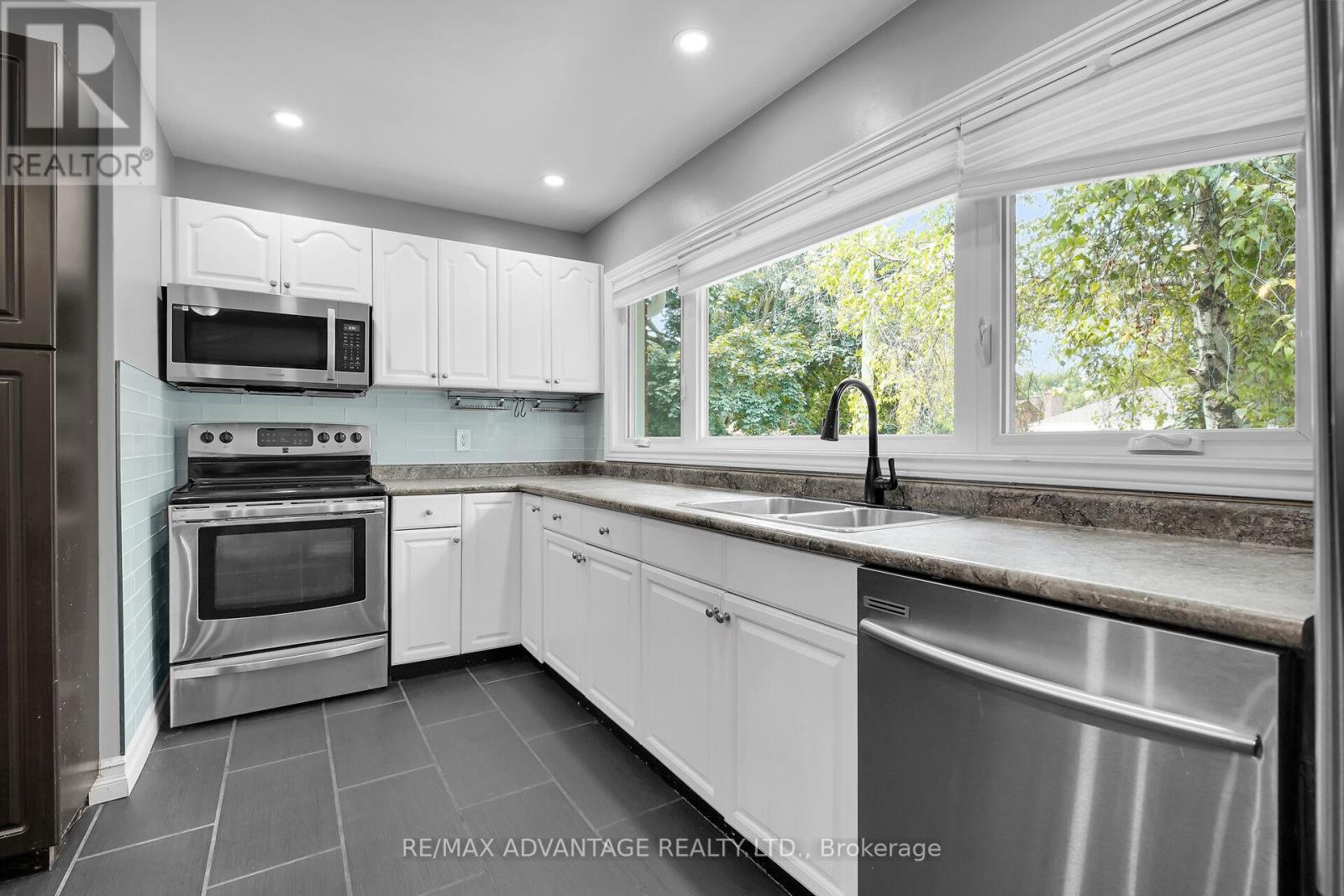 189 Kirkland Crescent, London East, Ontario  N5W 5C2 - Photo 15 - X12465346