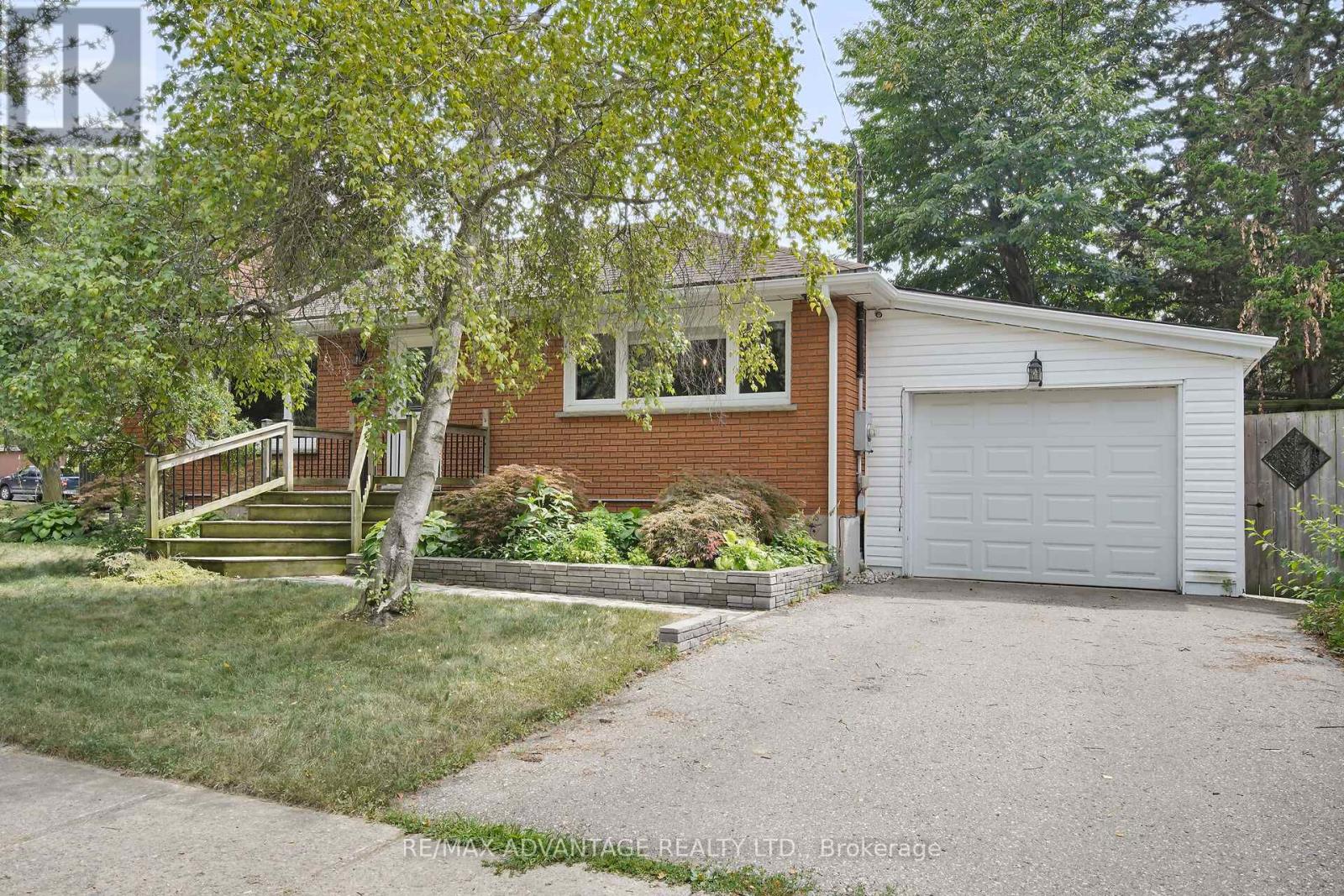 189 Kirkland Crescent, London East, Ontario  N5W 5C2 - Photo 3 - X12465346