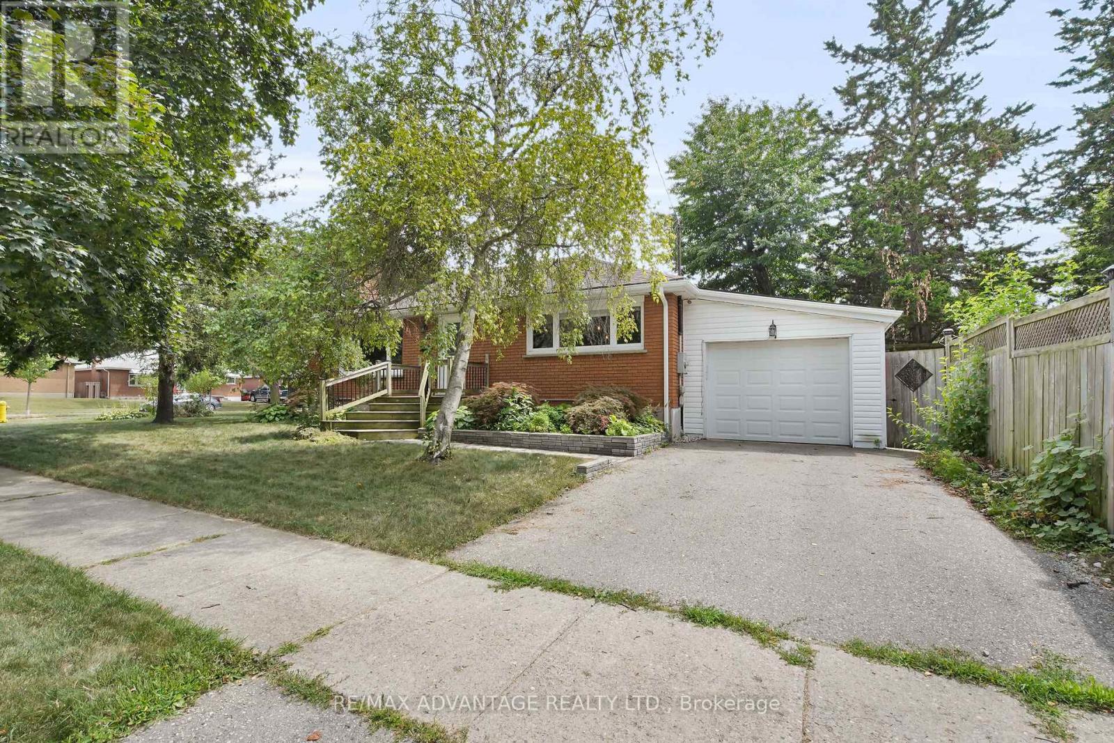 189 Kirkland Crescent, London East, Ontario  N5W 5C2 - Photo 4 - X12465346