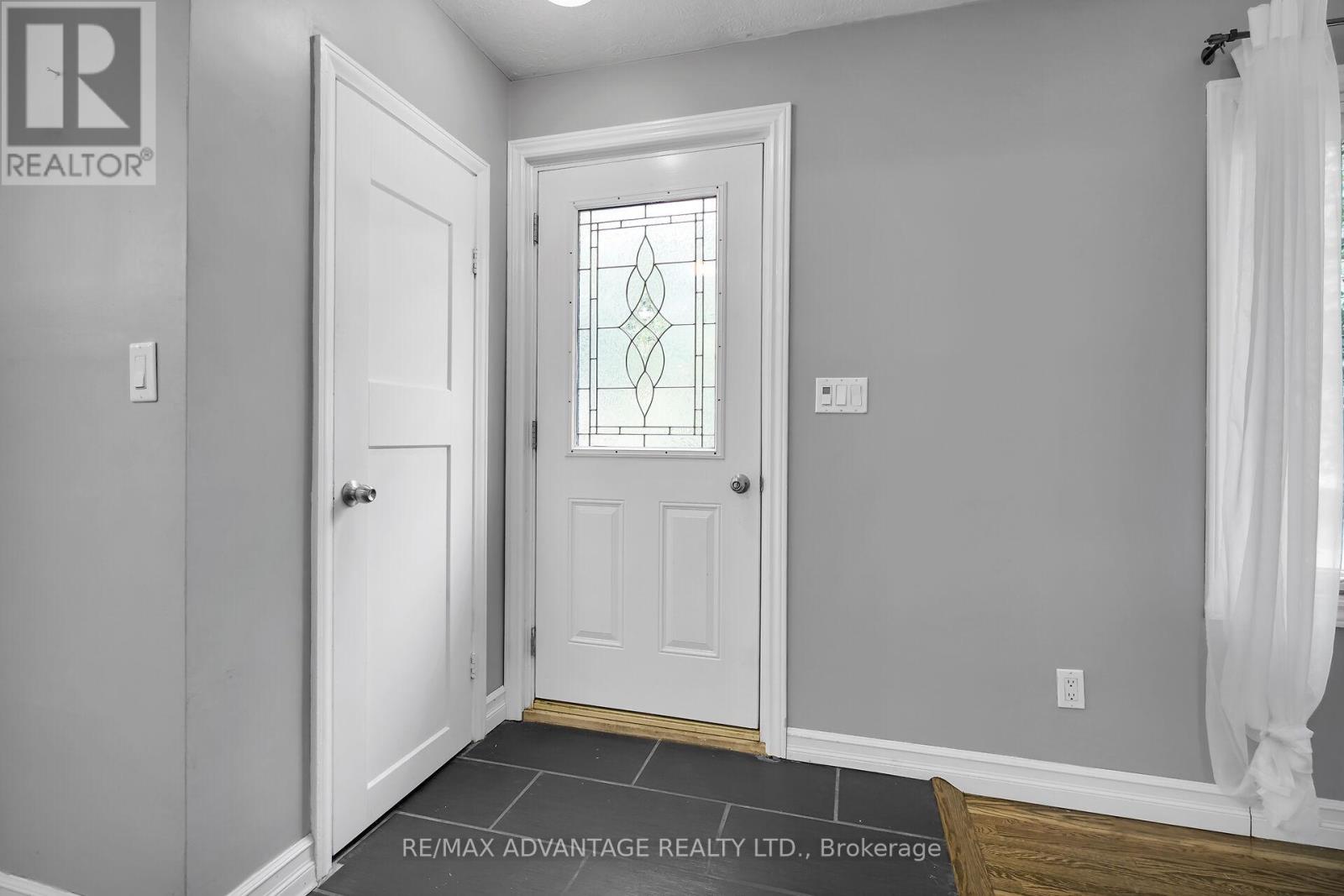 189 Kirkland Crescent, London East, Ontario  N5W 5C2 - Photo 6 - X12465346