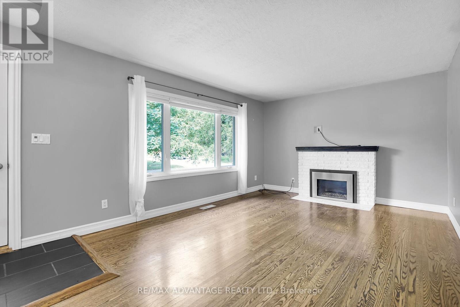 189 Kirkland Crescent, London East, Ontario  N5W 5C2 - Photo 7 - X12465346