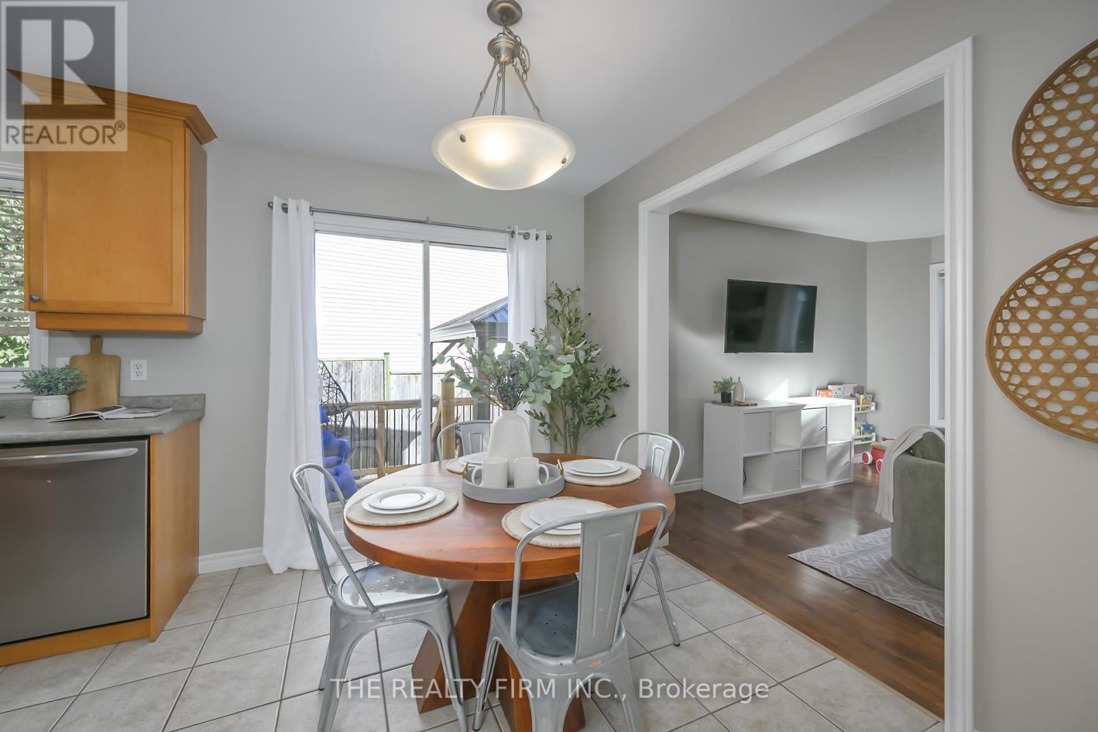 107 Loggers Grove, London East, Ontario  N5W 6G5 - Photo 10 - X12465355