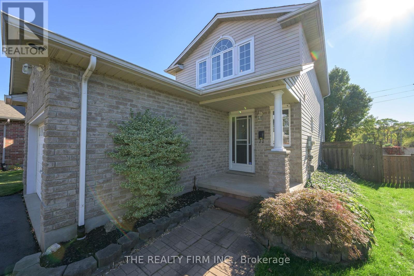 107 Loggers Grove, London East, Ontario  N5W 6G5 - Photo 3 - X12465355