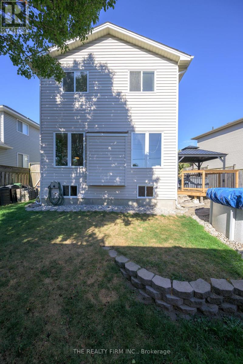 107 Loggers Grove, London East, Ontario  N5W 6G5 - Photo 33 - X12465355