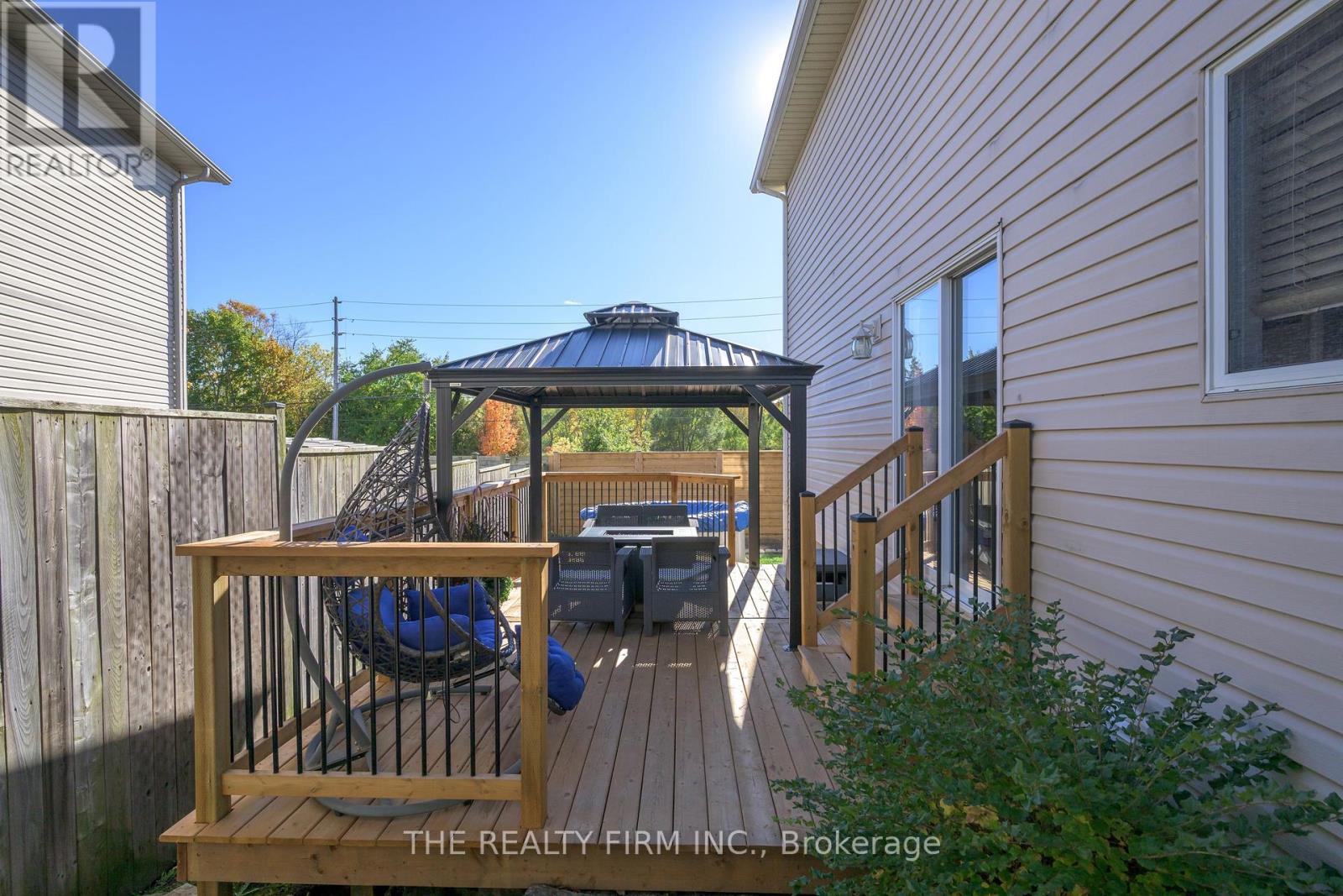 107 Loggers Grove, London East, Ontario  N5W 6G5 - Photo 35 - X12465355