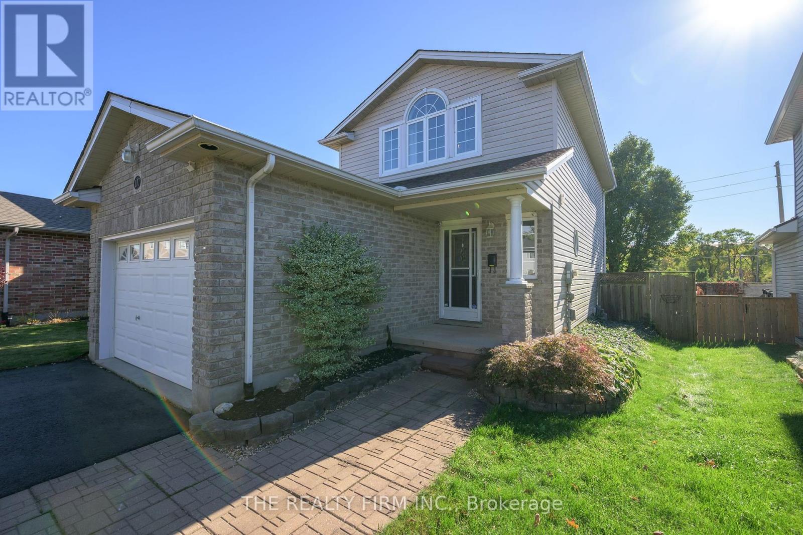 107 Loggers Grove, London East, Ontario  N5W 6G5 - Photo 4 - X12465355