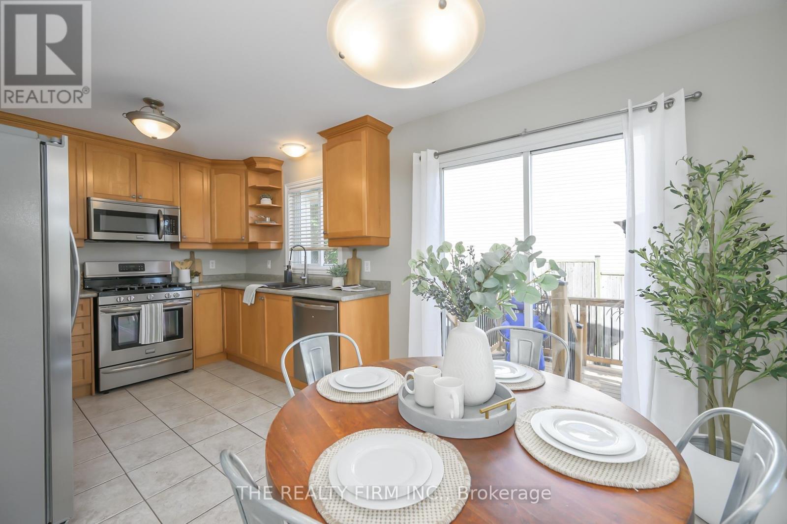 107 Loggers Grove, London East, Ontario  N5W 6G5 - Photo 6 - X12465355