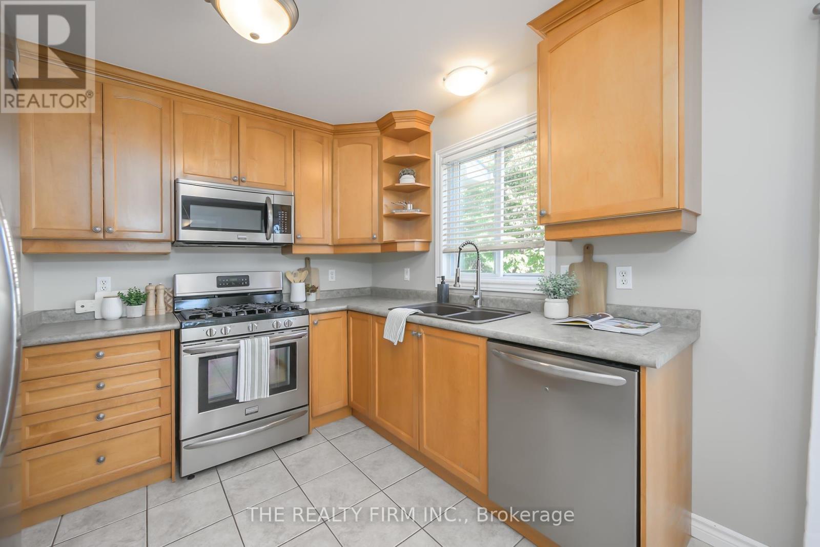 107 Loggers Grove, London East, Ontario  N5W 6G5 - Photo 8 - X12465355