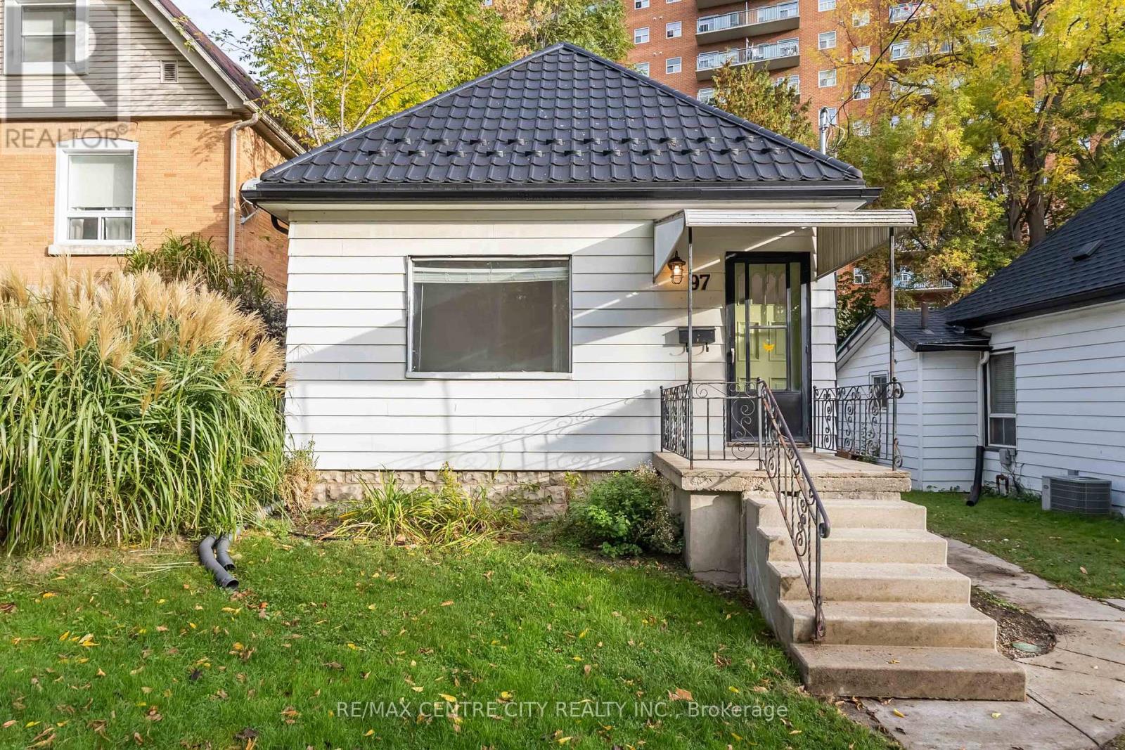 97 Walnut Street, London North (North N), Ontario  N6H 1C3 - Photo 2 - X12465371
