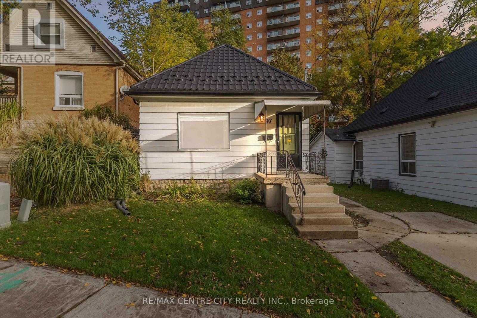 97 Walnut Street, London North (North N), Ontario  N6H 1C3 - Photo 6 - X12465371