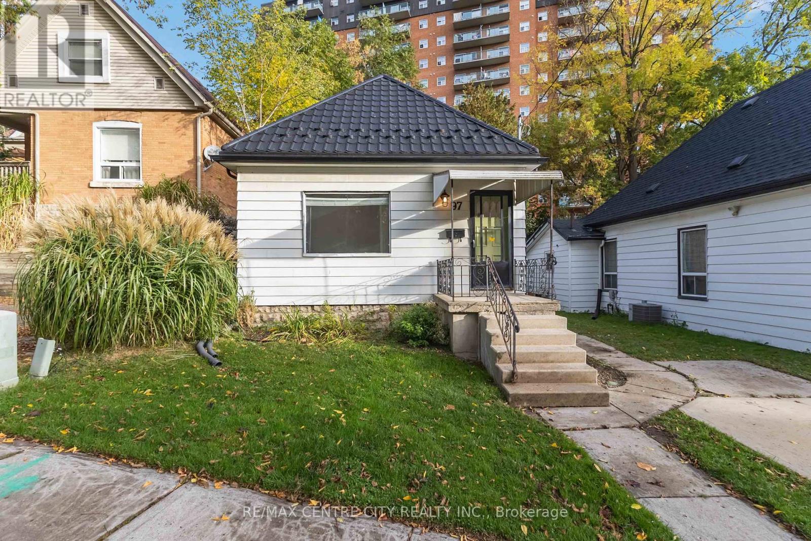 97 Walnut Street, London North (North N), Ontario  N6H 1C3 - Photo 7 - X12465371