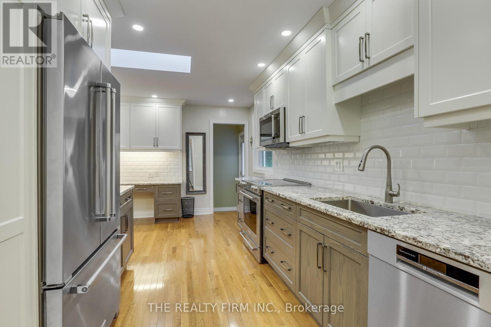 83 Fairlane Road, London South, Ontario  N6K 3E3 - Photo 15 - X12465372