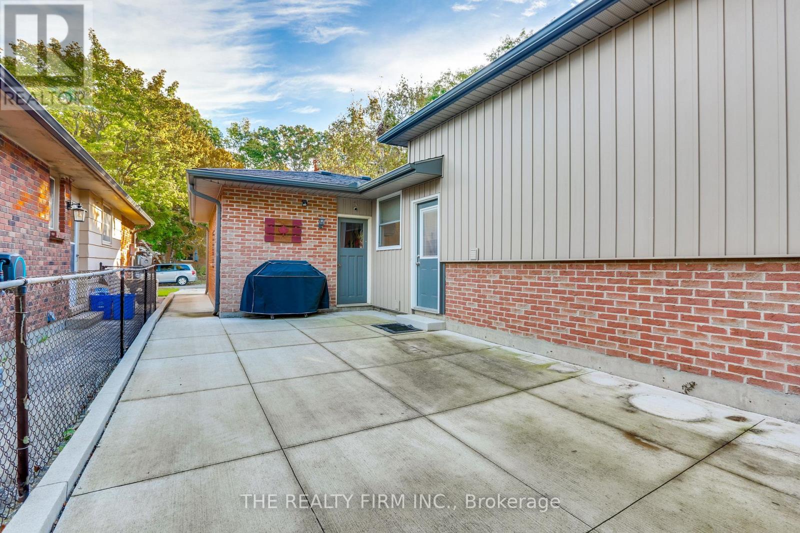 83 Fairlane Road, London South, Ontario  N6K 3E3 - Photo 35 - X12465372