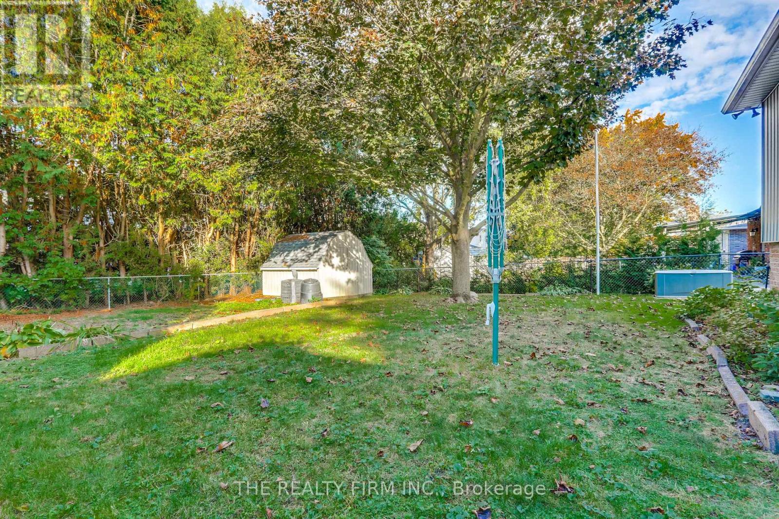 83 Fairlane Road, London South, Ontario  N6K 3E3 - Photo 37 - X12465372