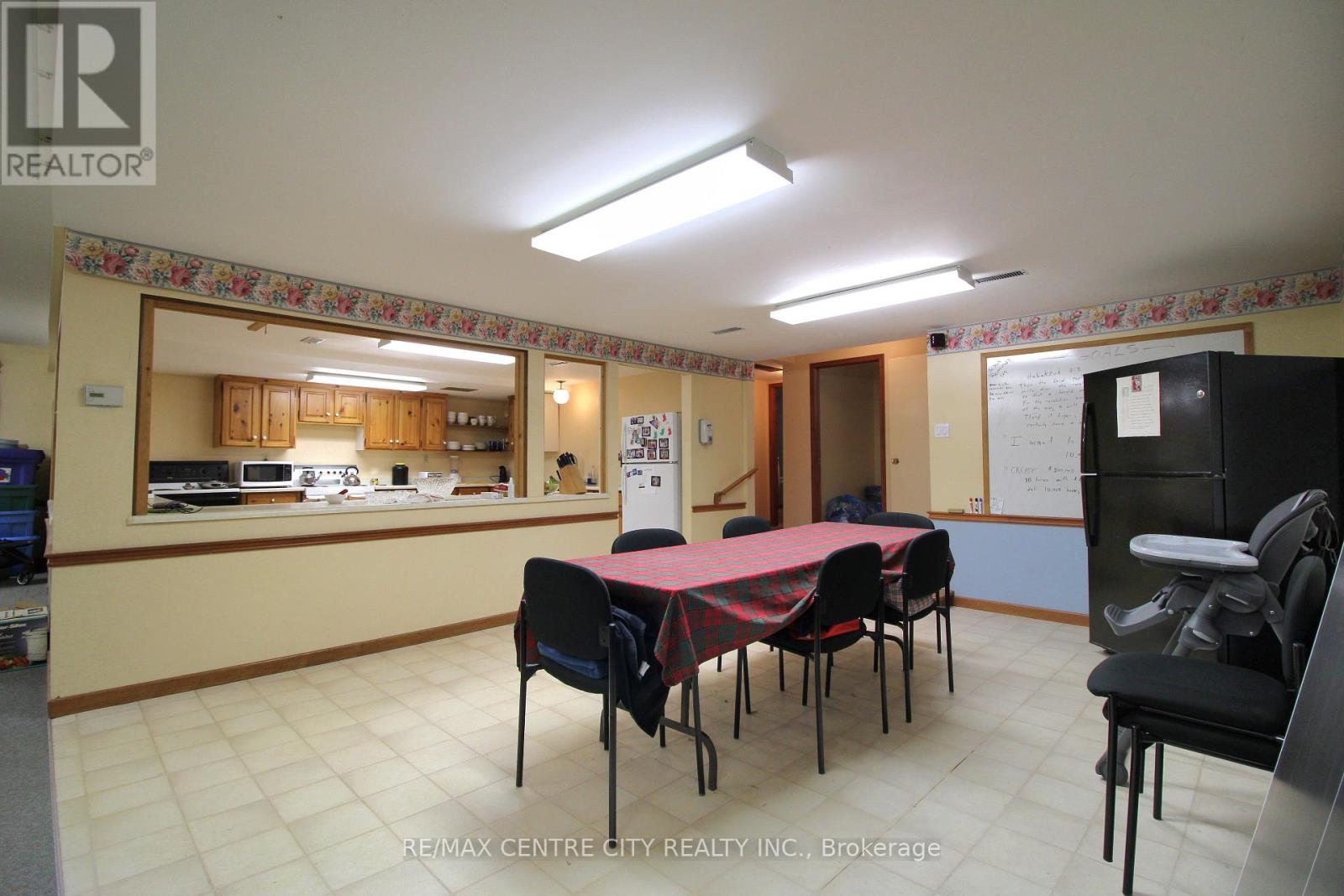 12 Chester Street, St. Thomas, Ontario  N5R 1T8 - Photo 12 - X12465385