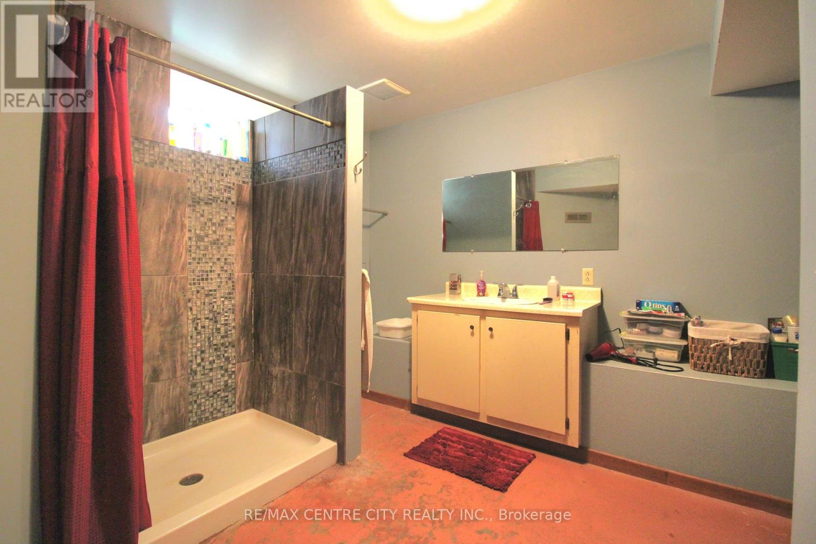 12 Chester Street, St. Thomas, Ontario  N5R 1T8 - Photo 20 - X12465385