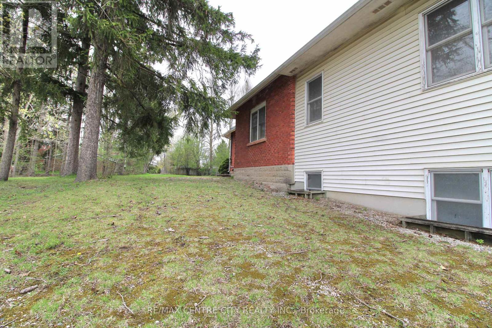 12 Chester Street, St. Thomas, Ontario  N5R 1T8 - Photo 23 - X12465385