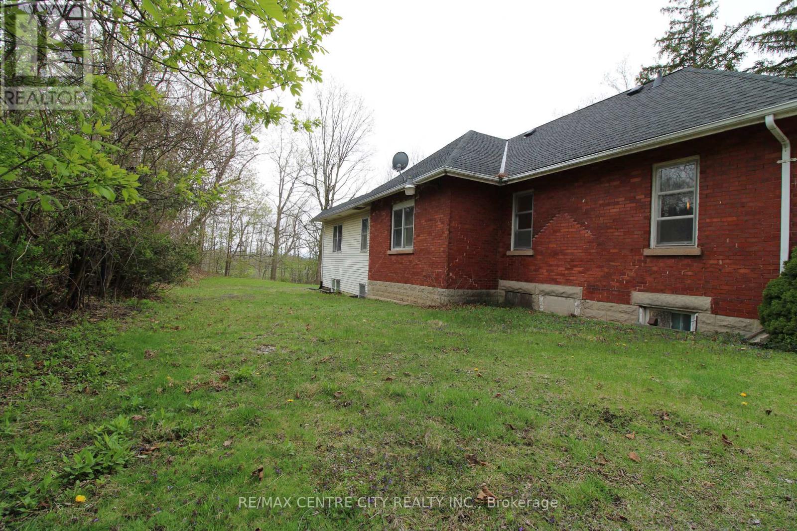 12 Chester Street, St. Thomas, Ontario  N5R 1T8 - Photo 24 - X12465385