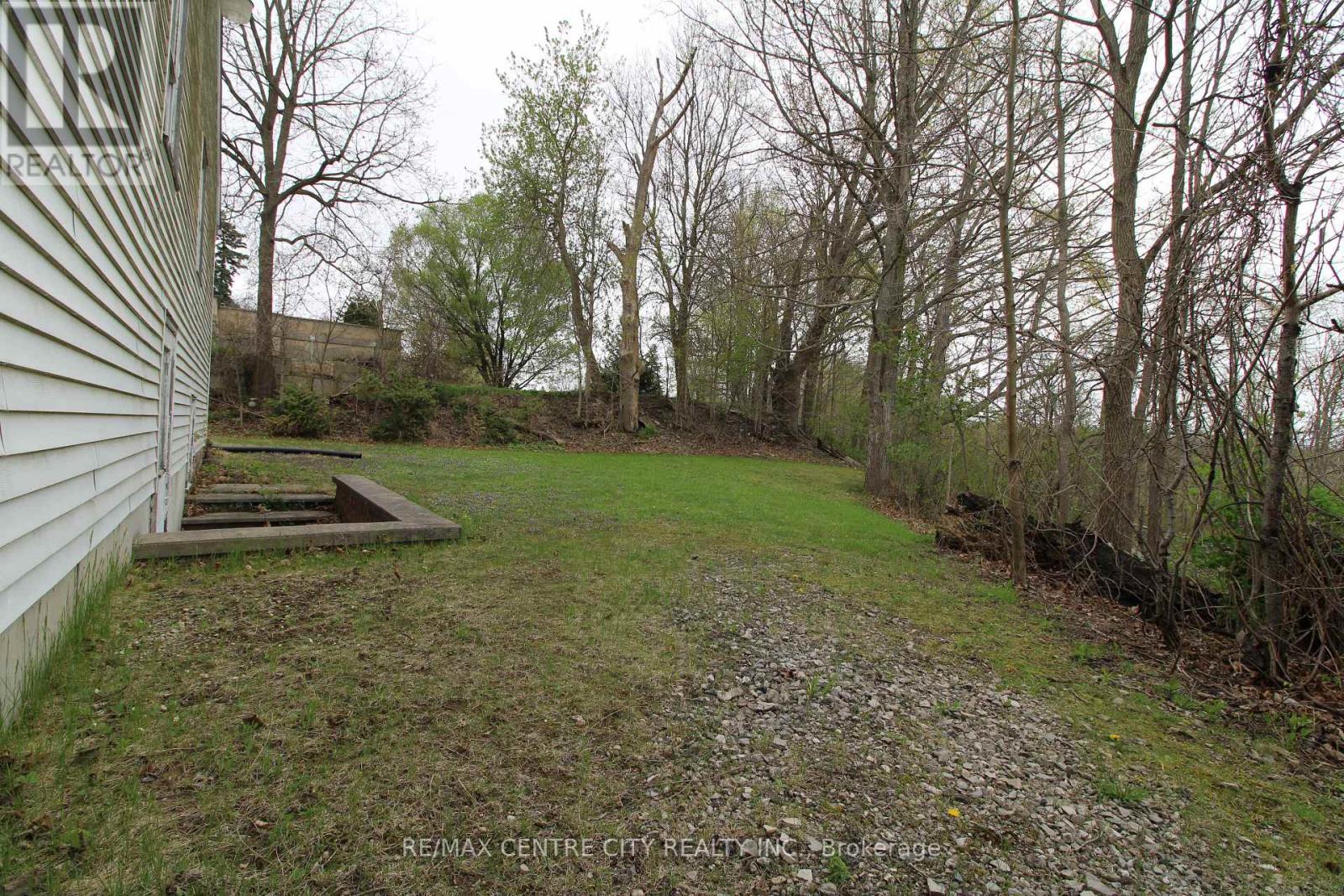 12 Chester Street, St. Thomas, Ontario  N5R 1T8 - Photo 28 - X12465385