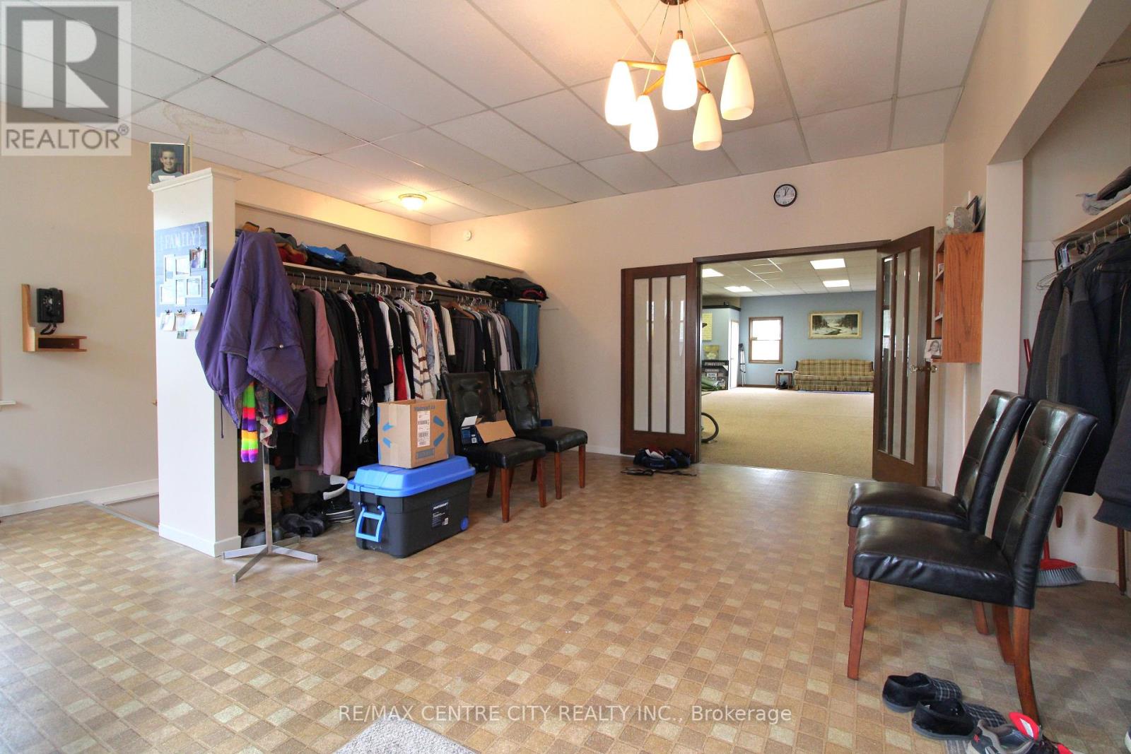 12 Chester Street, St. Thomas, Ontario  N5R 1T8 - Photo 7 - X12465385